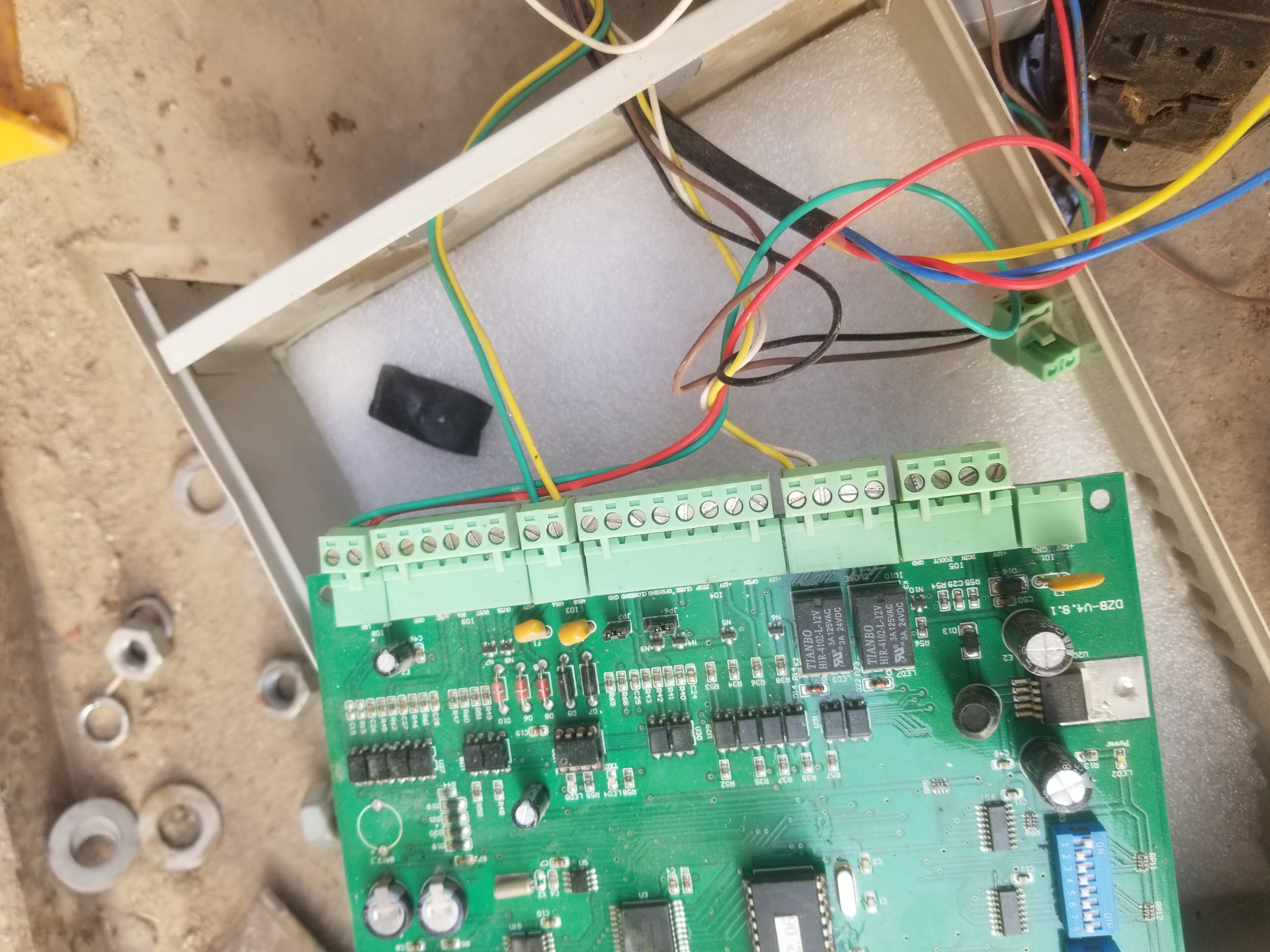 潍坊车牌识别道闸防复制遥控器到货